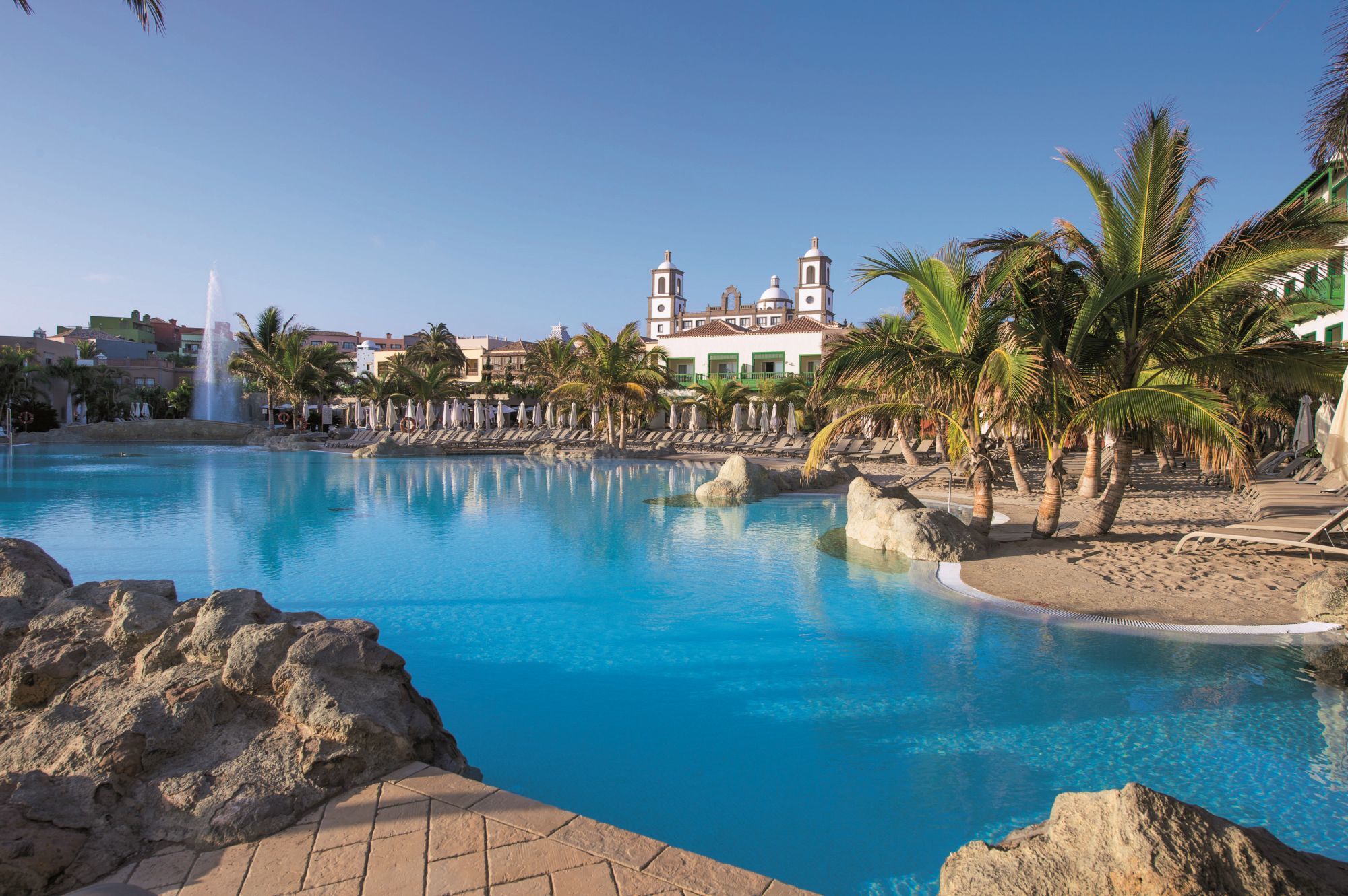 Lopesan Villa Del Conde Resort & Thalasso Meloneras Exterior foto The resort's lagoon